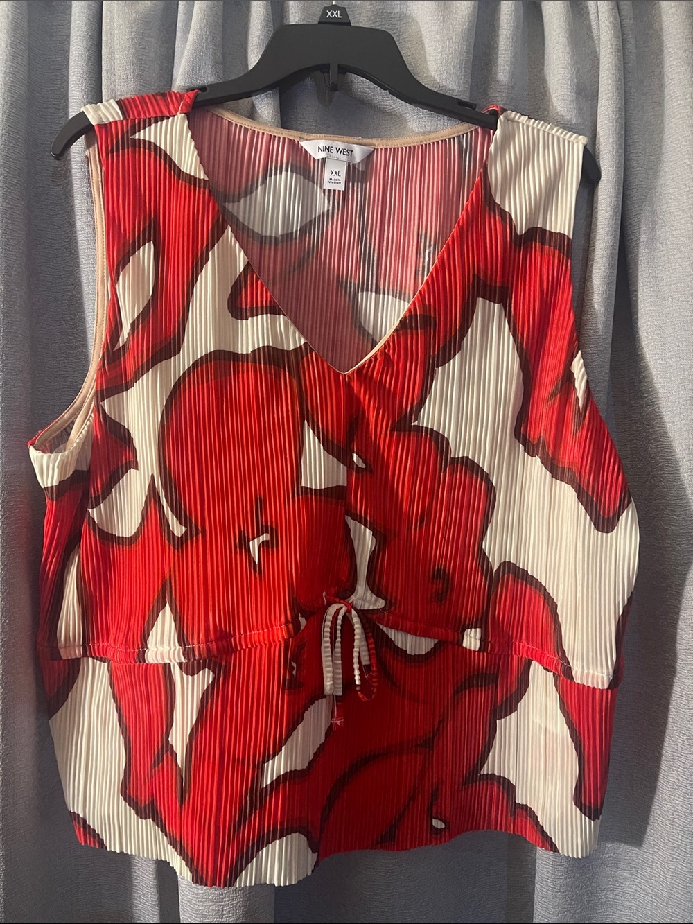 Nine West Red and Cream Pleated V-Neck Sleeveless Tank